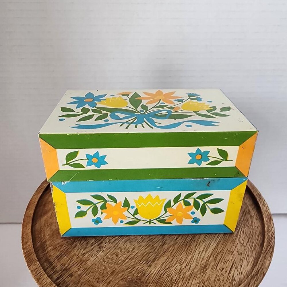 Syndicate Mfg Tin Metal Recipe Box 3x5 Card Holder Trinket Retro Dutch Floral